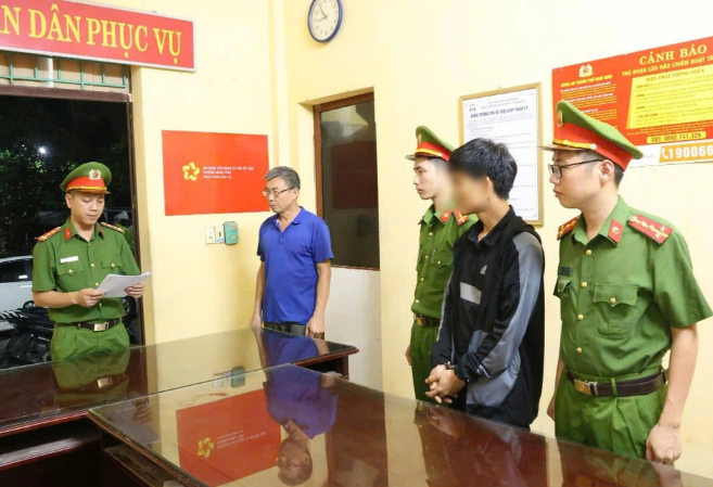 Bắt khẩn cấp kẻ hành hung nhân viên y tế Bệnh viện Nam Định Bat khan cap ke hanh hung nhan vien y te Benh vien Nam Dinh