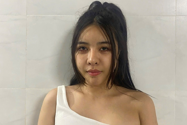 Tạm giữ “nữ quái” môi giới mại dâm tại nhà ở Hà Nội Tam giu “nu quai” moi gioi mai dam tai nha o Ha Noi