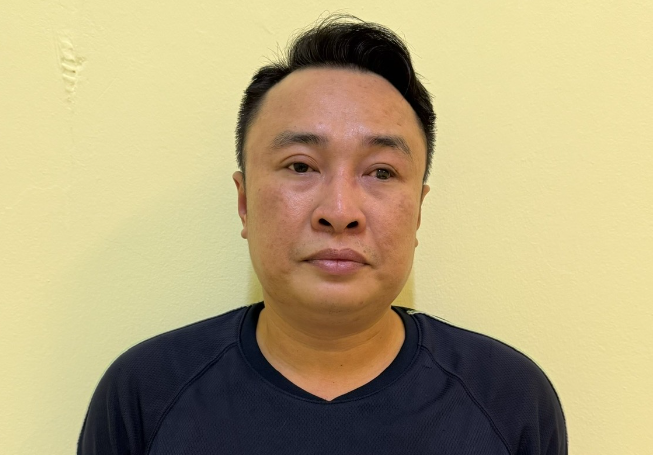Tạm giữ đối tượng say rượu chống đối CSGT ở Hà Nội Tam giu doi tuong say ruou chong doi CSGT o Ha Noi