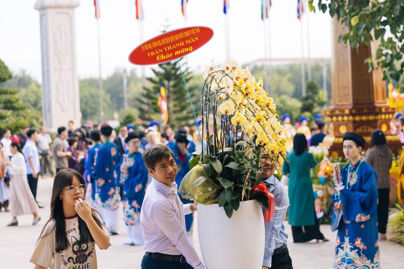 Khai mac Dai le Vesak Lien Hop Quoc 2025: Khong khi trang nghiem, hoan hy lan toa-Hinh-6