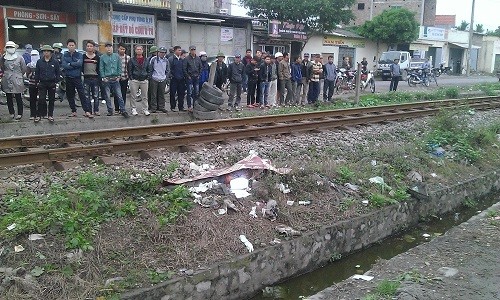 Tai nan duong sat tai Hai Duong khi di bo qua duong