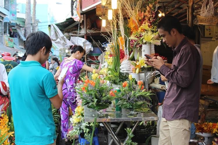 Gia hoa “ngat nguong” van dong khach ngay 8/3-Hinh-5