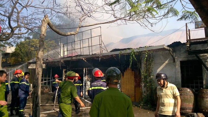 Lua ngun ngut thieu trui ca day nha hang, quan bar Hai Phong-Hinh-6