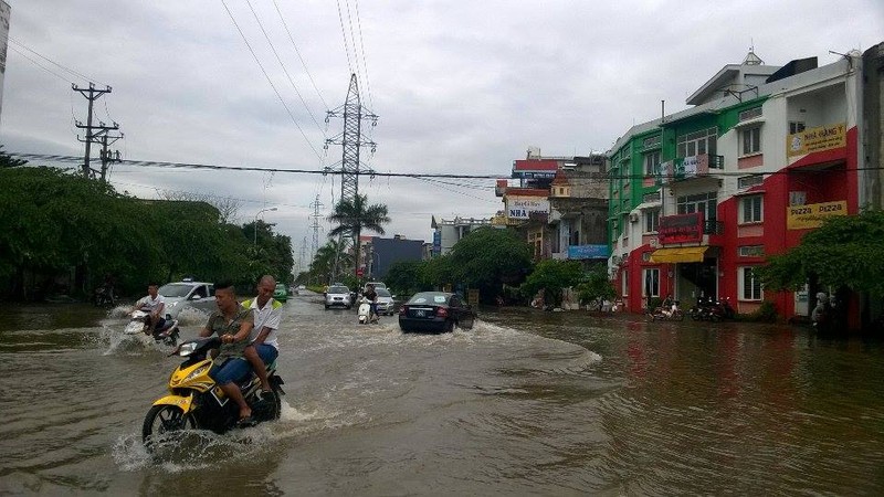 Canh nguoi dan Hai Duong di pho nhu loi song sau bao-Hinh-16