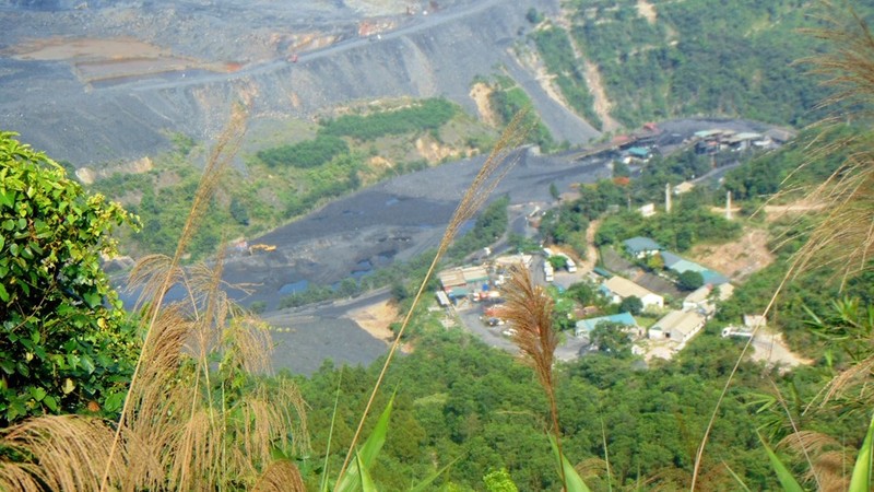 Quang Ninh: Tut lo than Vang Danh, hai cong nhan mac ket