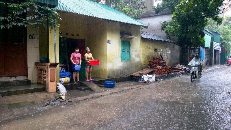 Mua lu Quang Ninh: Dan phai mua 100.000 dong/khoi nuoc-Hinh-2