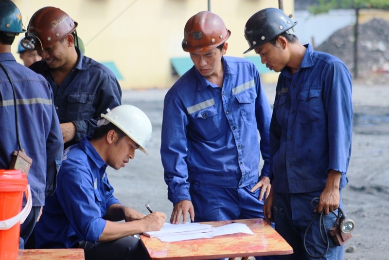 Buc tui nuoc ham lo Quang Ninh: Canh giai cuu cong nhan mac ket-Hinh-9