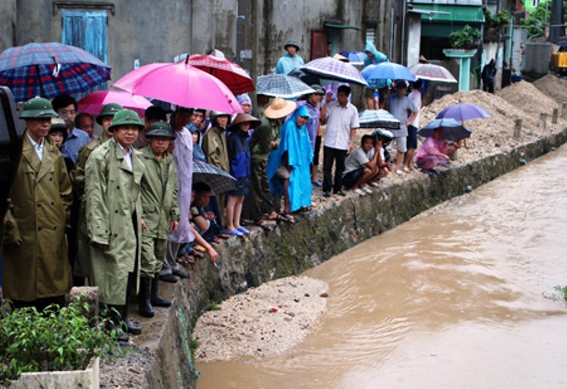 Mua lon o Quang Ninh: Ngap lut nhieu noi, mot nguoi mat tich