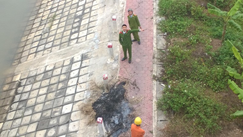 Hai Duong: Hai nguoi dan ong ru nhau nhay cau tu tu-Hinh-3