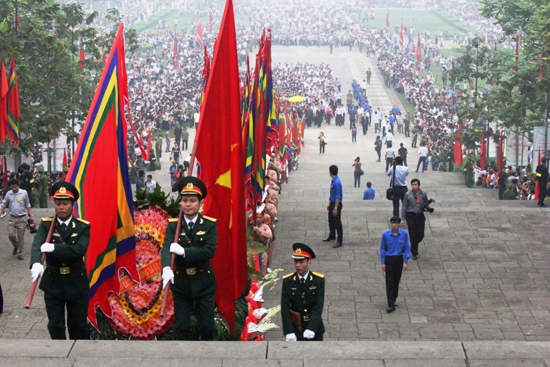 Ca nuoc thanh kinh dang huong tuong nho cac vi vua Hung-Hinh-3