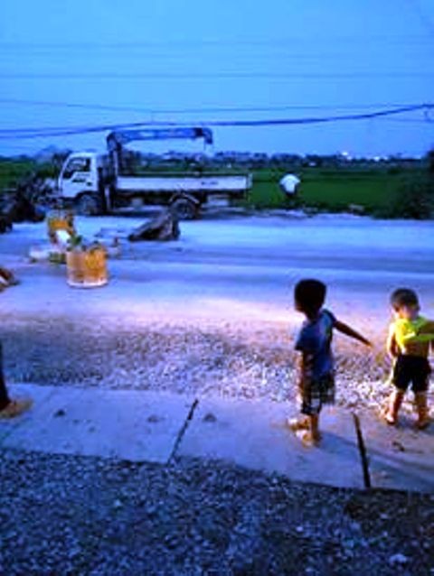 Hai Duong: Hang tram nguoi dan lai chan quoc lo, un tac nghiem trong-Hinh-2