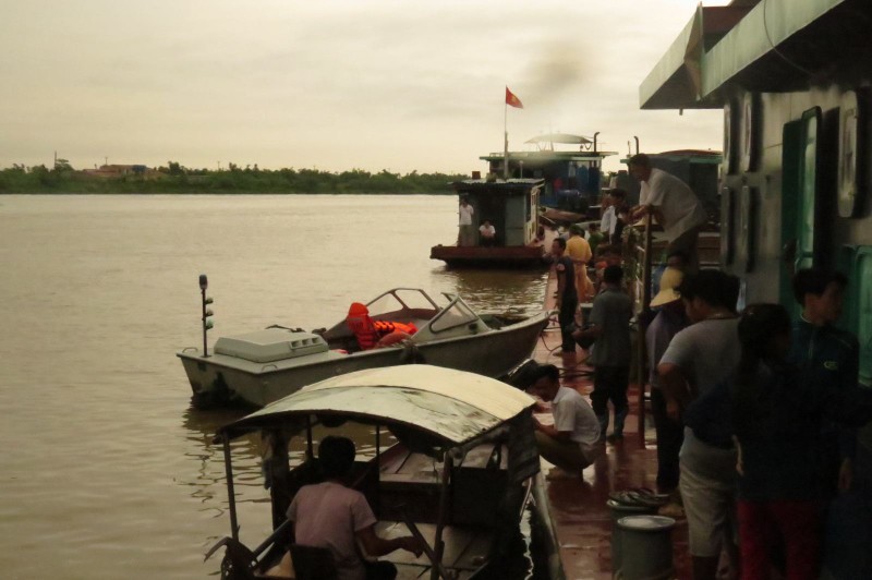 Tin moi vu ca nha tu vong do chim tau tren song Hong