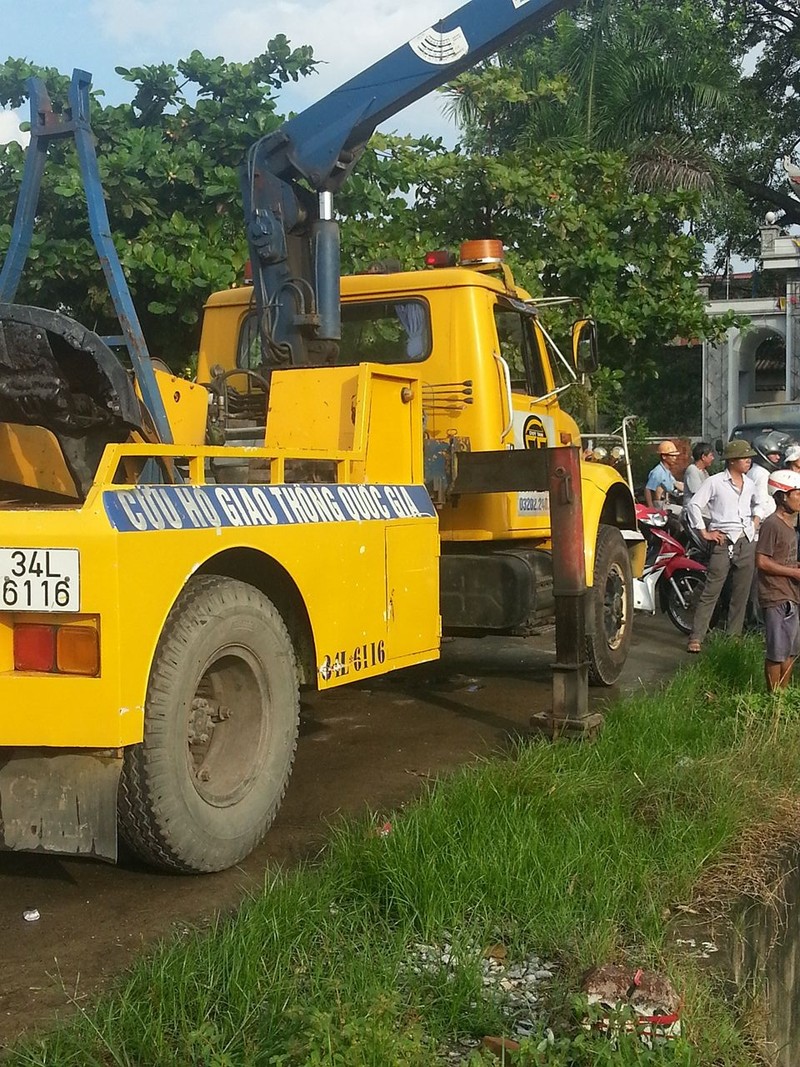 Bang qua duong sat thieu quan sat, bi tau hoa dam vang-Hinh-3