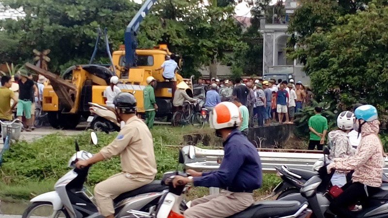 Bang qua duong sat thieu quan sat, bi tau hoa dam vang-Hinh-5