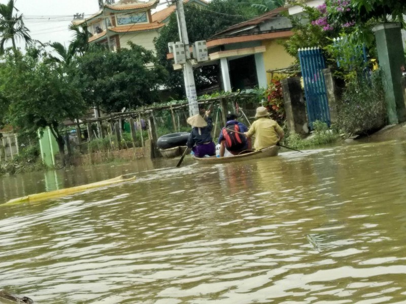 Thong tin moi nhat thiet hai o mien Trung do mua lu du doi