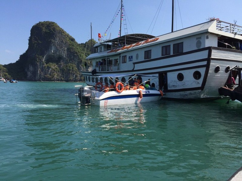 Du khach Australia roi xuong bien, tu vong tren vinh Ha Long