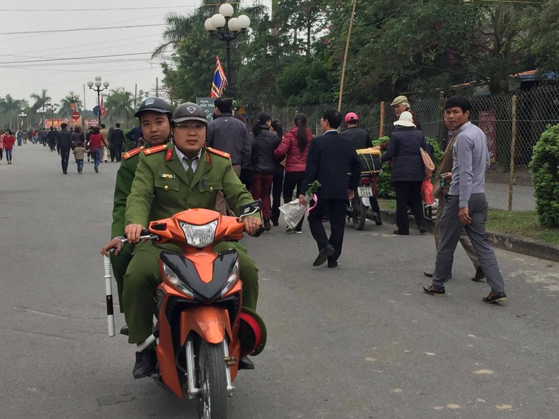 Nam Dinh: Hon 2.000 nguoi dam bao an ninh le Khai an den Tran-Hinh-8