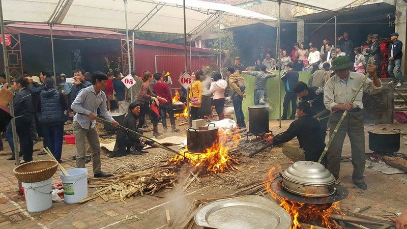 Anh: Dam chim trong khong khi soi dong hoi thi banh chung, banh giay-Hinh-11