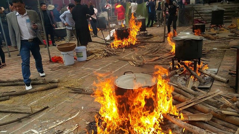 Anh: Dam chim trong khong khi soi dong hoi thi banh chung, banh giay-Hinh-4