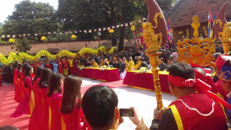 Hang nghin nguoi tung bung tray Hoi xuan Con Son - Kiep Bac-Hinh-7