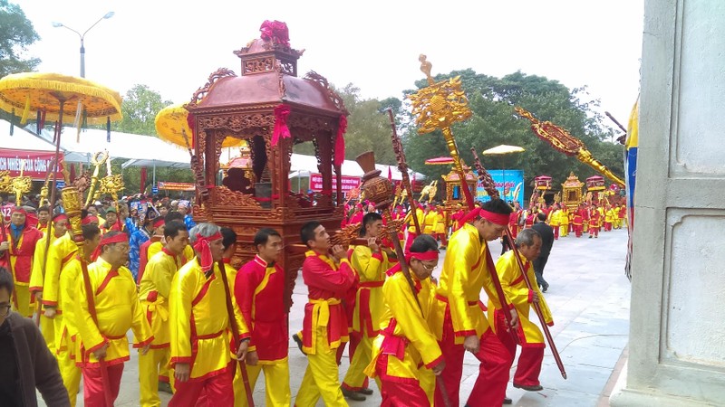 Hang nghin nguoi tung bung tray Hoi xuan Con Son - Kiep Bac-Hinh-8