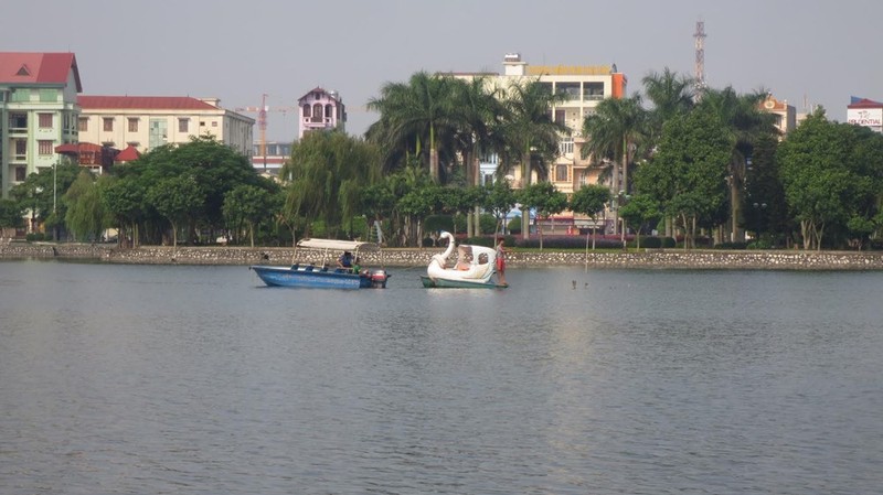 Hai Duong: Van dong vien dua thuyen chet duoi do lat thuyen