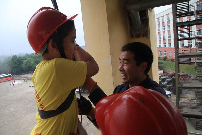 Chum anh dep: Linh cuu hoa &quot;nhi” du day, phun nuoc cuu hoa-Hinh-5