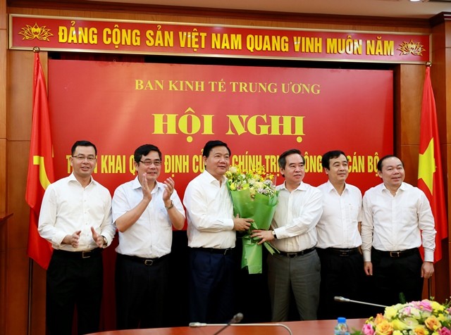 Ong Dinh La Thang chinh thuc nhan nhiem vu Pho ban Kinh te Trung uong