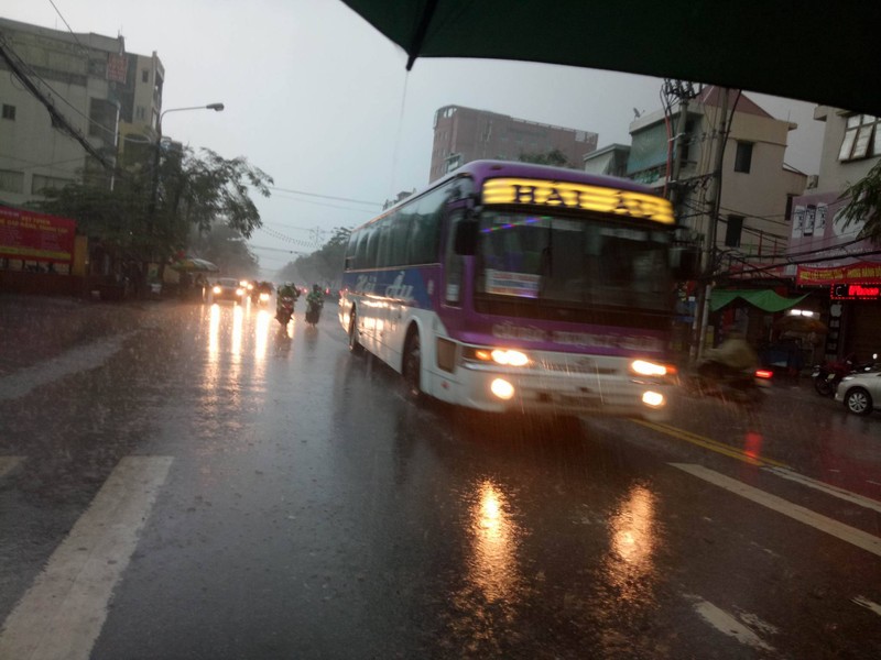 Anh: Hai Phong chim trong nuoc, troi toi sam vi mua lon-Hinh-14