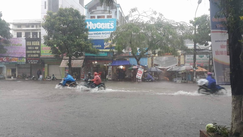 Anh: Hai Phong chim trong nuoc, troi toi sam vi mua lon-Hinh-7