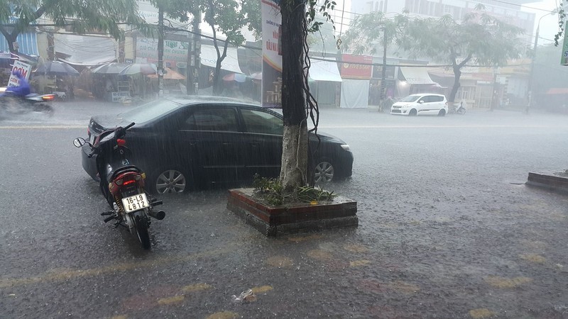 Anh: Hai Phong chim trong nuoc, troi toi sam vi mua lon-Hinh-8