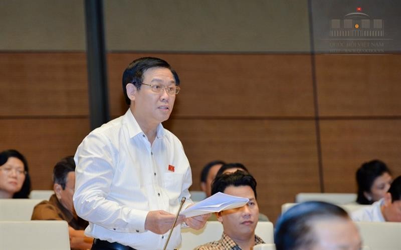 PTT Vuong Dinh Hue: "Chung ta co tien ma khong tieu het duoc"