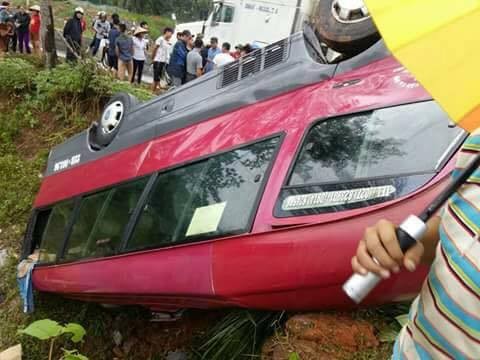 Ha Giang: Xe khach lat ngua, nhieu nguoi bi thuong