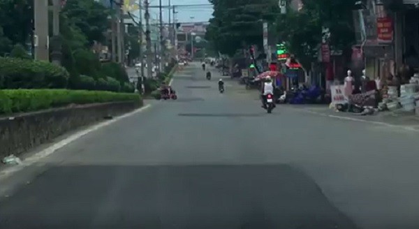 Vinh Yen: Bong nhien con duong dep bi va nhu &quot;tam ao chi Dau&quot;-Hinh-10