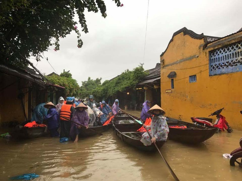 Mua lu lich su: Mien Trung dang phai doi mat 3 hiem hoa-Hinh-2