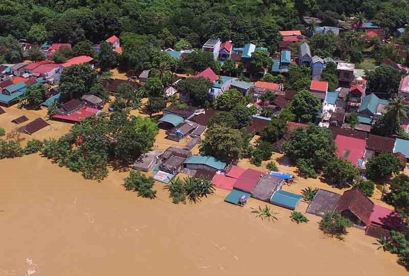 Thiet hai khung khiep do mua lu: 11 nguoi chet, di doi khan gan 1.000 can nha