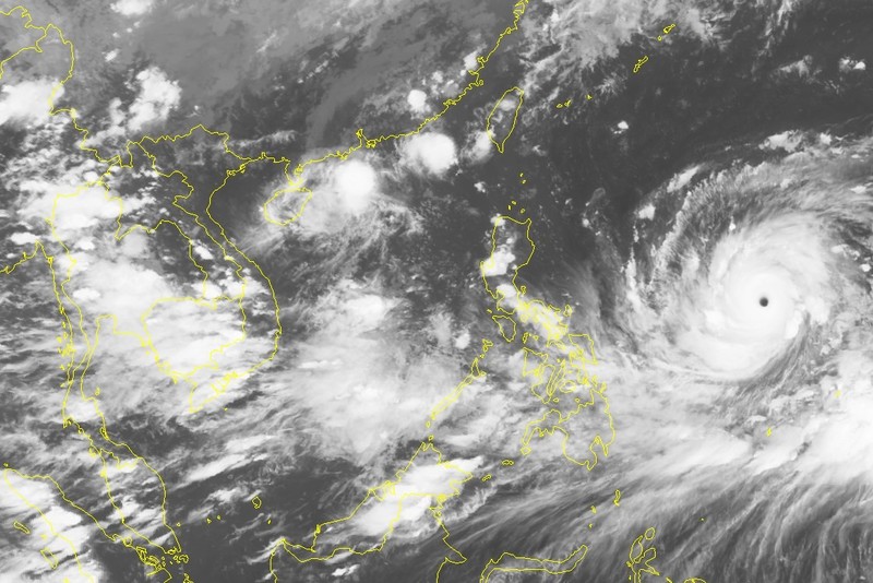 Bao so 5 suy yeu, sieu bao Mangkhut giat cap 17 huong vao Bac Bien Dong-Hinh-2