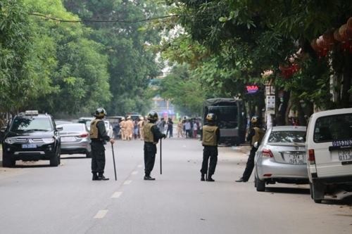 Nong: Canh sat ban tia vay rap doi tuong hinh su tai Nghe An-Hinh-9