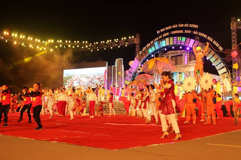 Anh: Hang nghin nguoi tham gia le hoi duong pho Carnaval Hai Duong-Hinh-6