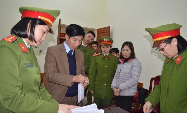 Ha Giang: Bat them hai doi tuong vu chiem doat tien nong dan