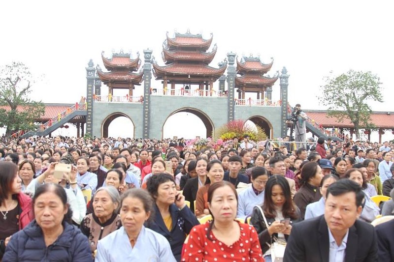 Anh: Hang van nguoi den khai hoi chua Ba Vang-Hinh-12