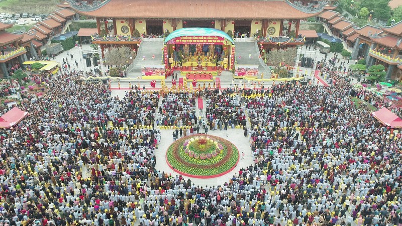 Anh: Hang van nguoi den khai hoi chua Ba Vang-Hinh-5