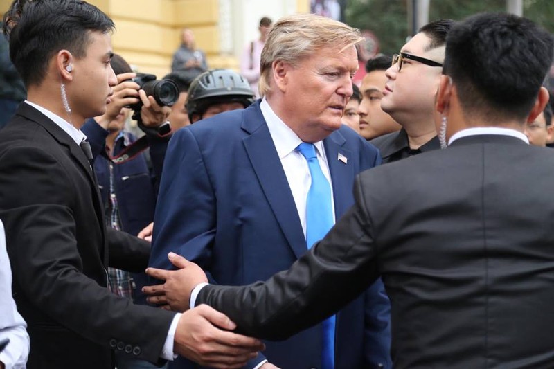 Ban sao Tong thong My va nha lanh dao Kim Jong-un nao dong o Ha Noi-Hinh-5