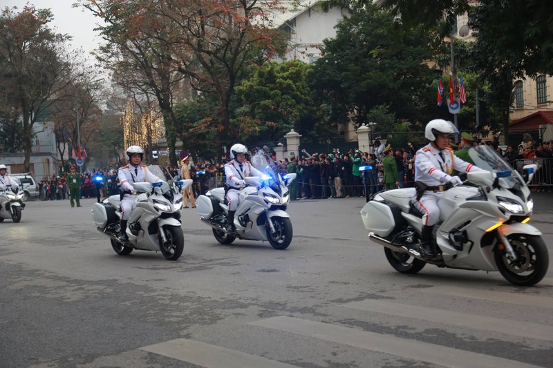 Ong Kim Jong-un tham Dai su quan Trieu Tien tai Ha Noi-Hinh-2