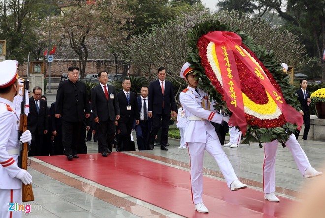 Chu tich Trieu Tien Kim Jong-un cung phai doan den vieng lang Chu tich Ho Chi Minh-Hinh-6
