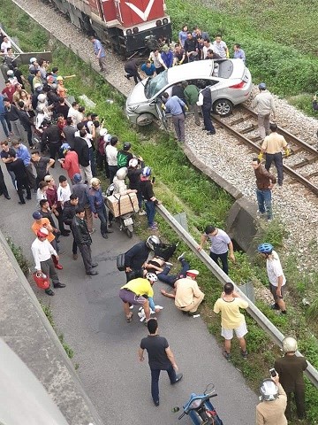 O to bi tau hoa dam o Hai Duong: Tren duong di dua dau ve thi gap nan-Hinh-2