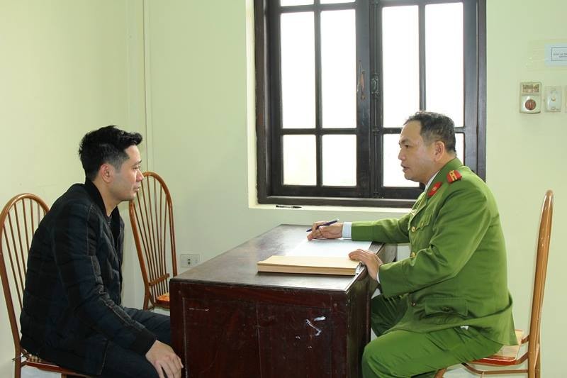 Au da trong luc giai quyet mau thuan, dung dao dam chet nguoi