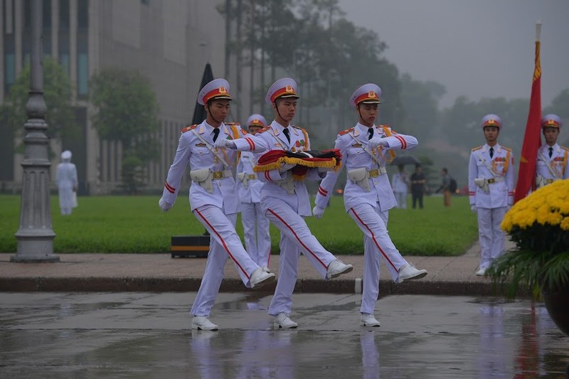 Nguyen Chu tich nuoc, Dai tuong Le Duc Anh da yen nghi noi long dat me-Hinh-82