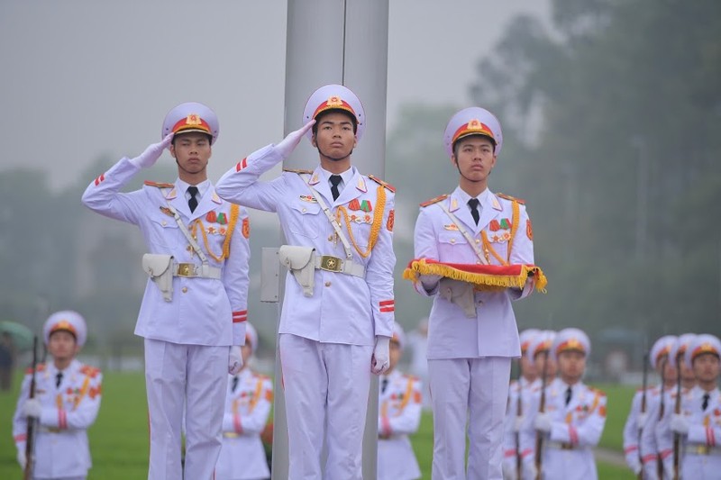 Nguyen Chu tich nuoc, Dai tuong Le Duc Anh da yen nghi noi long dat me-Hinh-84