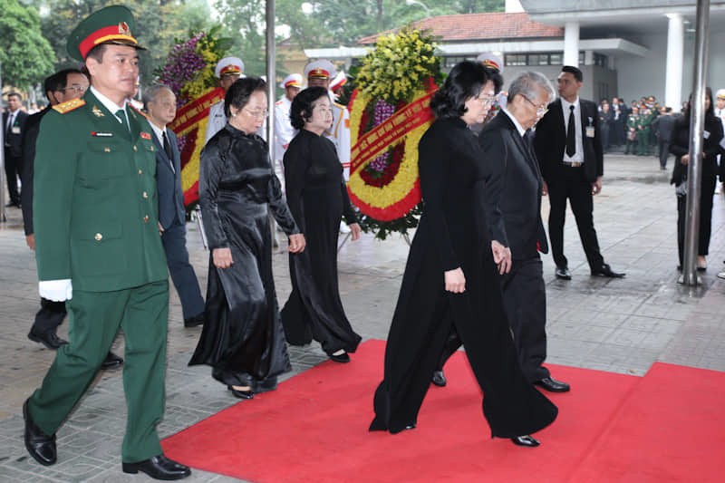 Nguyen Chu tich nuoc, Dai tuong Le Duc Anh da yen nghi noi long dat me-Hinh-67